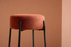 Barhocker Fire - Mit rostfarbenem oder weißem Sitz aus Bouclé