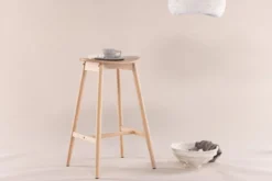 Barhocker Omni - aus Gummibaumholz in Naturoptik