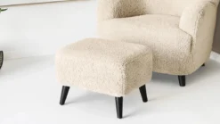Beistellhocker Lumi - mit schwarzen Metallbeinen