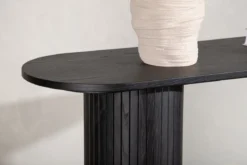 Beistelltisch Lina – in drei Farben mit Rippendetails
