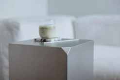 Beistelltisch/Nachttisch RAW C – Edelstahl-Kubus mit integriertem Regal
