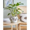 Blumentopf Eira – Skulpturales Steingutdesign in Weiß