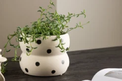 Blumentopf Orin - im dezenten Design aus Keramik