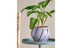 Blumentopf Rosystripe – glasiertes Steingut