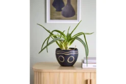 Blumentopf Tarek – Ethno-Design in Schwarz aus Steingut