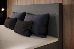 Boxspringbett Simple mit LED in Stoff