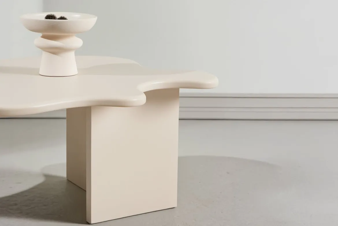 Couchtisch Calmera - in Beige mit einzigartiger Form