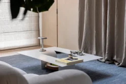 Couchtisch Cut – Minimalistisches Stahl-Design mit kreativer Öffnung