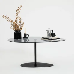 Couchtisch Dovira - mit Glasplatte und schwarzem Metallgestell