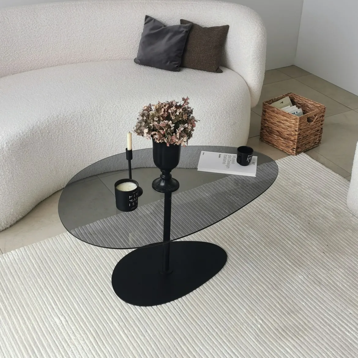Couchtisch Dovira - mit Glasplatte und schwarzem Metallgestell