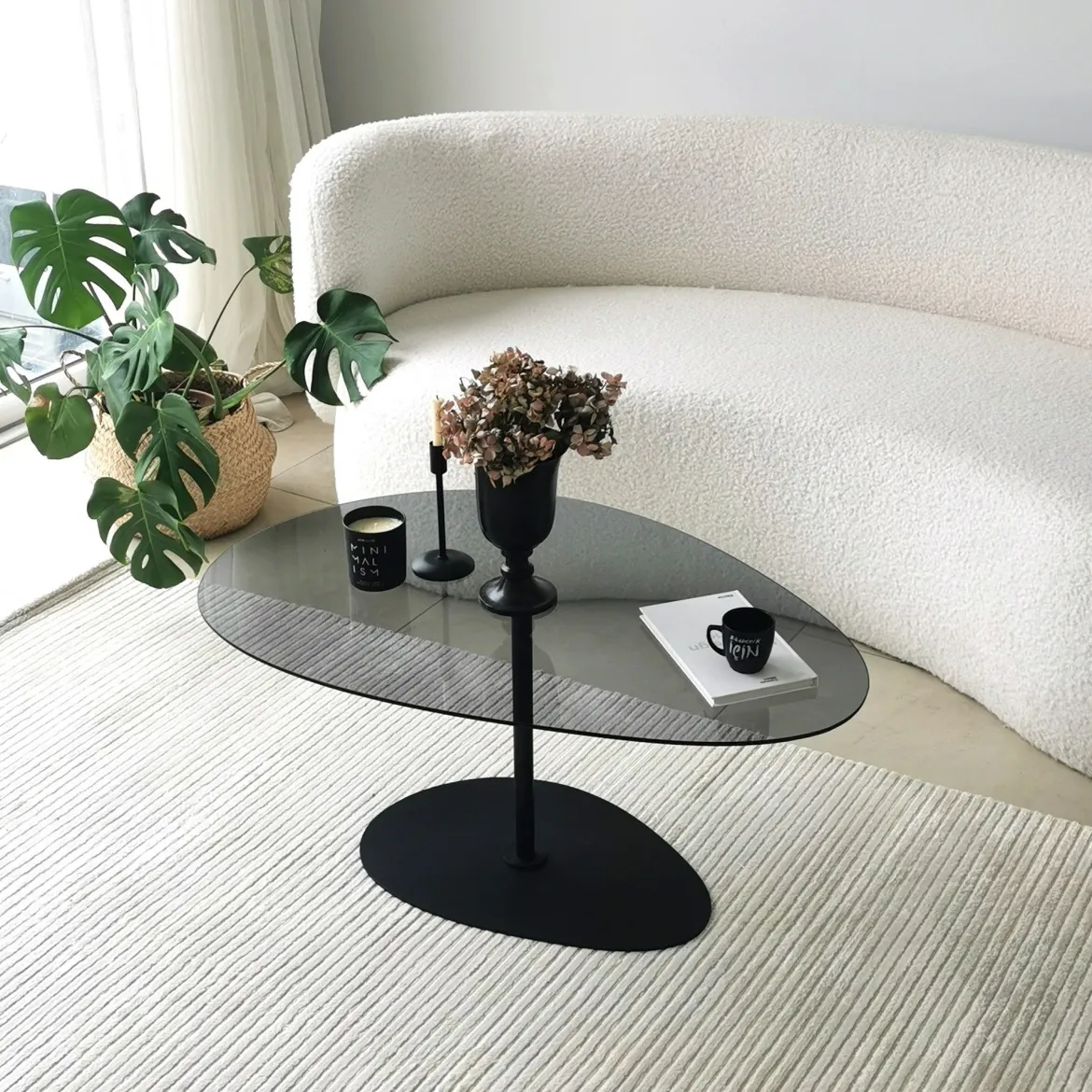 Couchtisch Dovira - mit Glasplatte und schwarzem Metallgestell