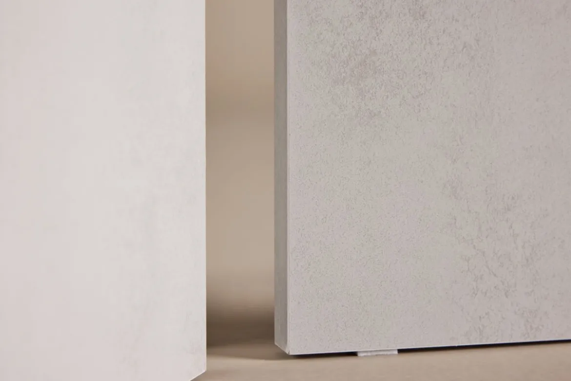 Couchtisch Heroli - stylischer Rundtisch mit asymmetrischem Stand