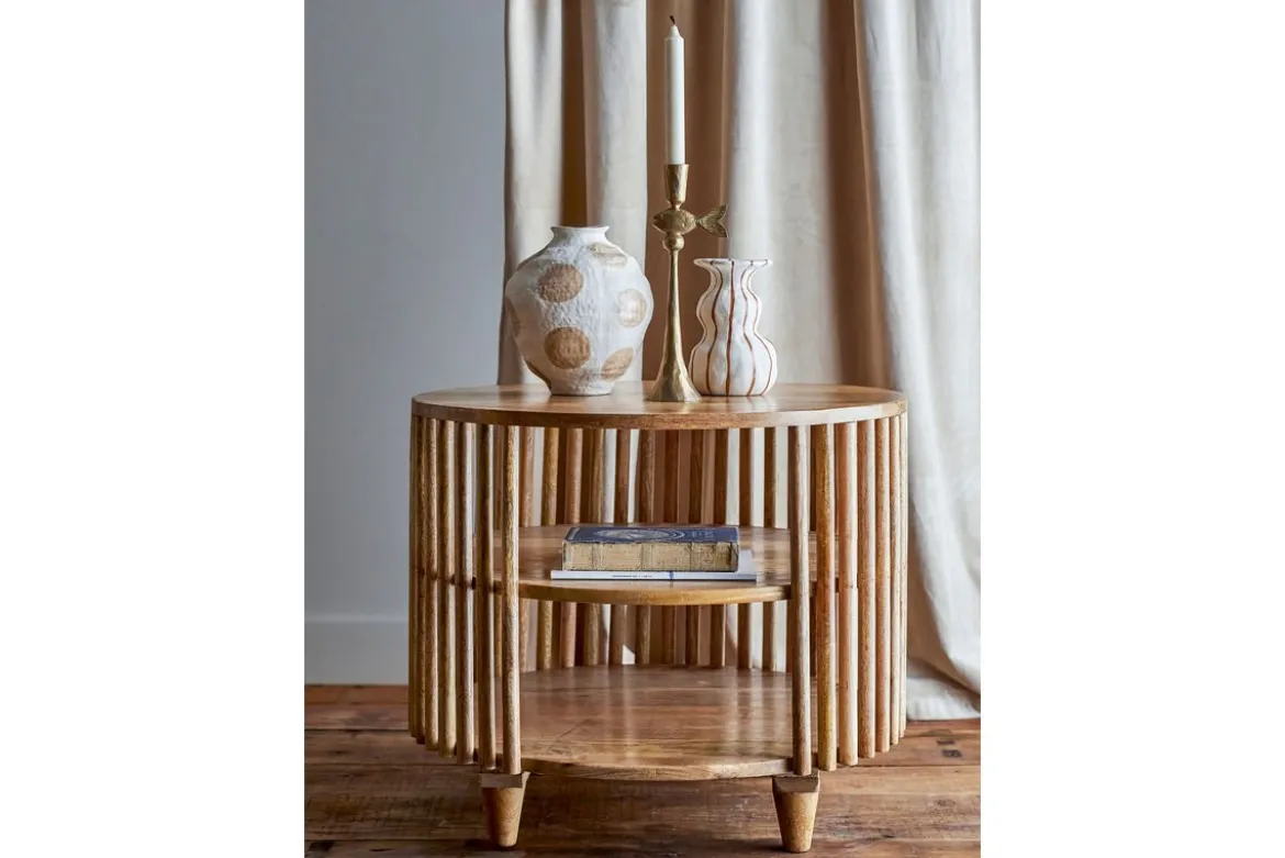 Couchtisch Keegan – Rundes Mangoholz-Design mit praktischen Ablagen