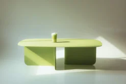 Couchtisch Livia – Japandi Design aus pulverbeschichtetem Blech