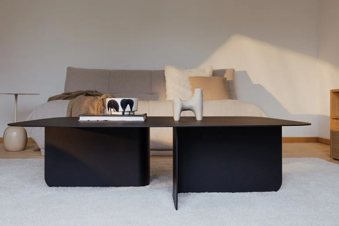 Couchtisch Livia – Japandi Design aus pulverbeschichtetem Blech
