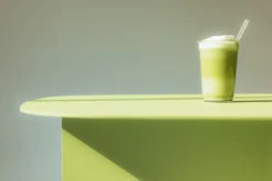 Couchtisch Livia – Japandi Design aus pulverbeschichtetem Blech