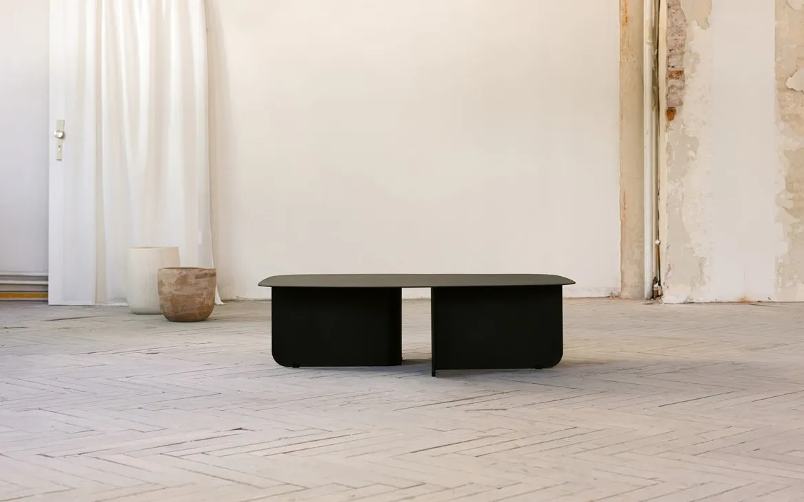 Couchtisch Livia – Japandi Design aus pulverbeschichtetem Blech