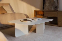 Couchtisch Livia – Japandi Design aus pulverbeschichtetem Blech