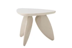 Couchtisch Lux – Skulpturales Design in Naturton