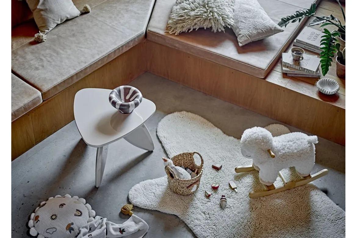 Couchtisch Lux – Skulpturales Design in Naturton