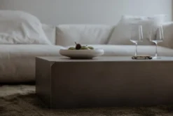 Couchtisch RAW-C – Edelstahl mit seidig-mattem Finish