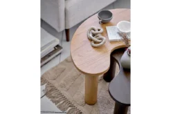 Couchtisch Tahu – Organisches Design aus Gummibaumholz