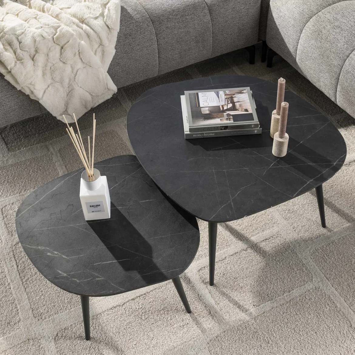 Couchtisch Virelle - 2er Set aus Melamin in Keramikoptik und einem Gestell aus Stahl