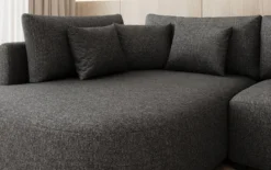 Designer Ecksofa Ando mit breiter Ottomane in Strukturstoff