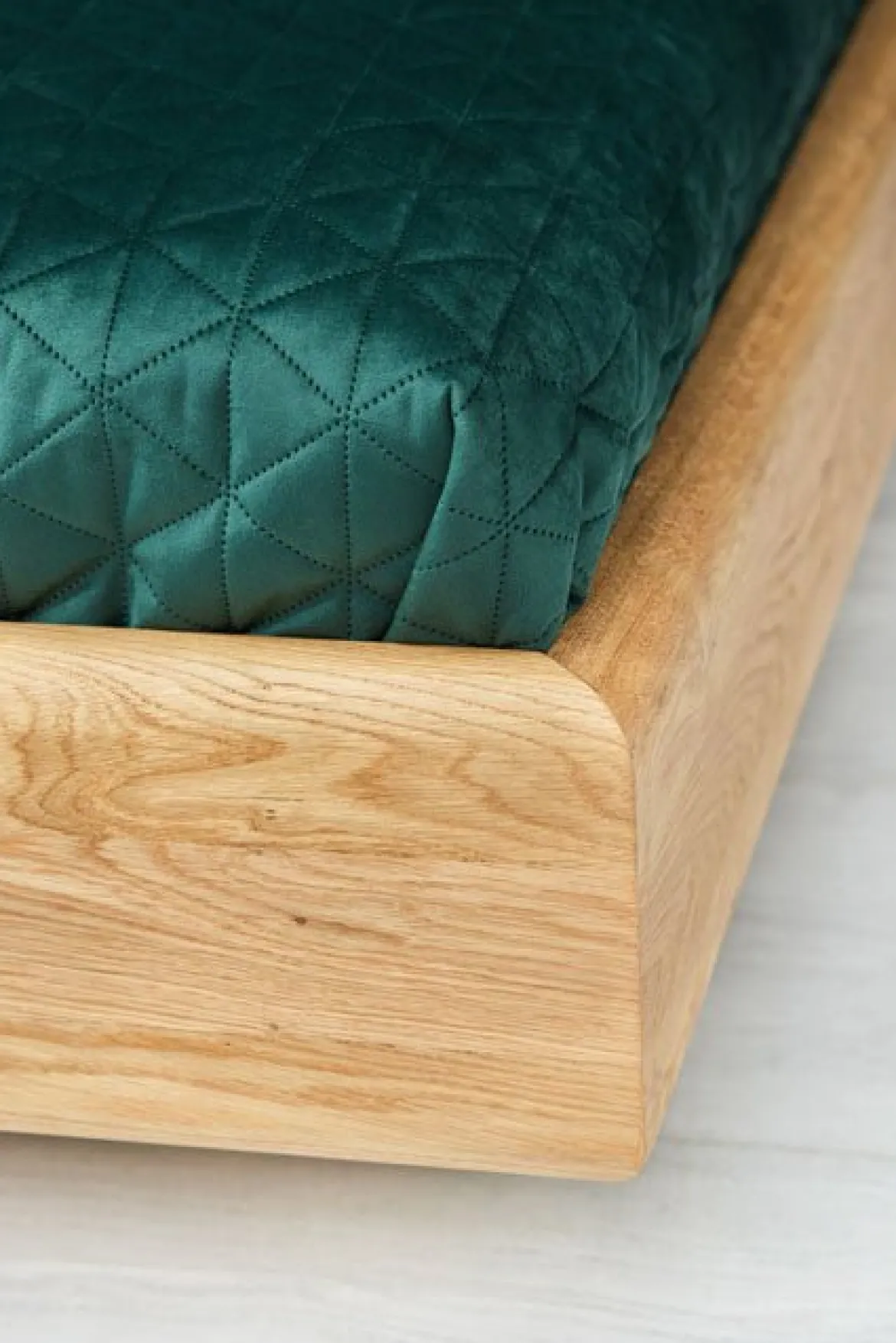 Designer Holzbett Celestia aus massiver Eiche mit Stauraum