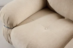 Designer Lounge Sessel Mika – Beige, Samtige Polsterung mit Chromdetails