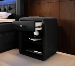 Designer Nachttisch Amalia mit USB Anschluss (Stoff)