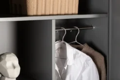 Designer Schrank Piring - in schlichtem Grau