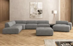 Designer Wohnlandschaft Calm mit Beistellhocker in Bouclé