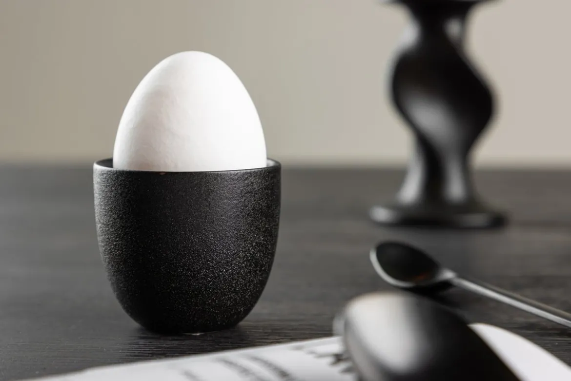 Eierbecher Black Swan - 2er-Set aus schwarzem Porzellan