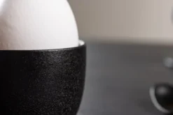 Eierbecher Black Swan - 2er-Set aus schwarzem Porzellan