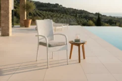 2er Set - Gartenstuhl Alwa - ein weißer aus Rattan gefertigter Stuhl