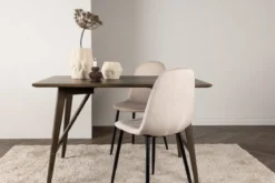 Esstisch Amara - verbindet modernes Design mit natürlicher Wärme