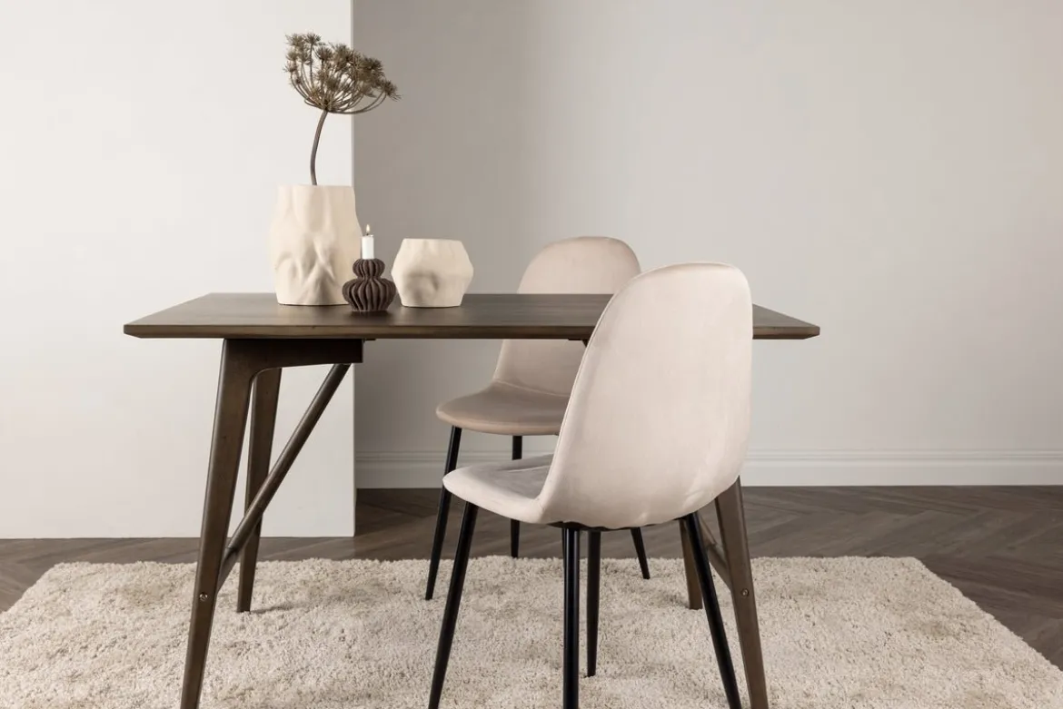 Esstisch Amara - verbindet modernes Design mit natürlicher Wärme