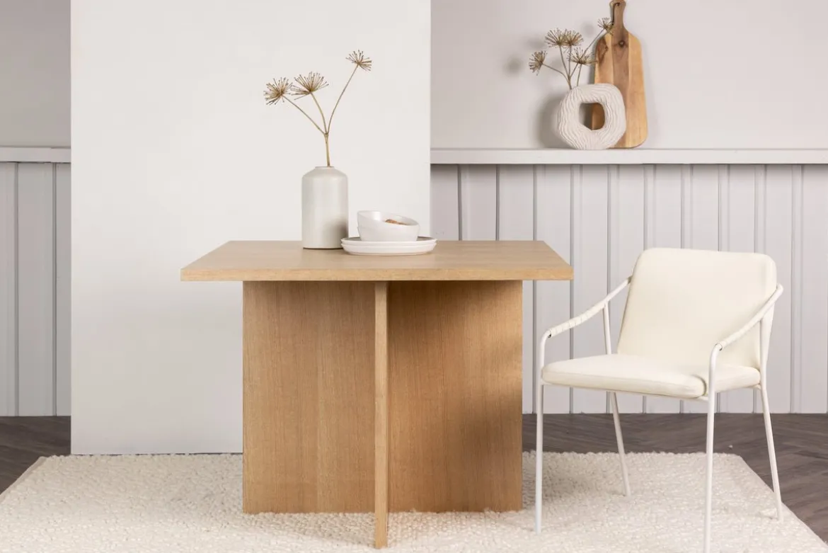 Esstisch Evania - vereint klassischen Charme mit modernem Design