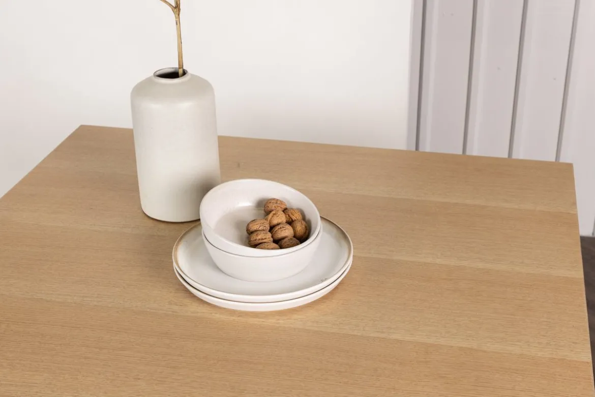 Esstisch Evania - vereint klassischen Charme mit modernem Design
