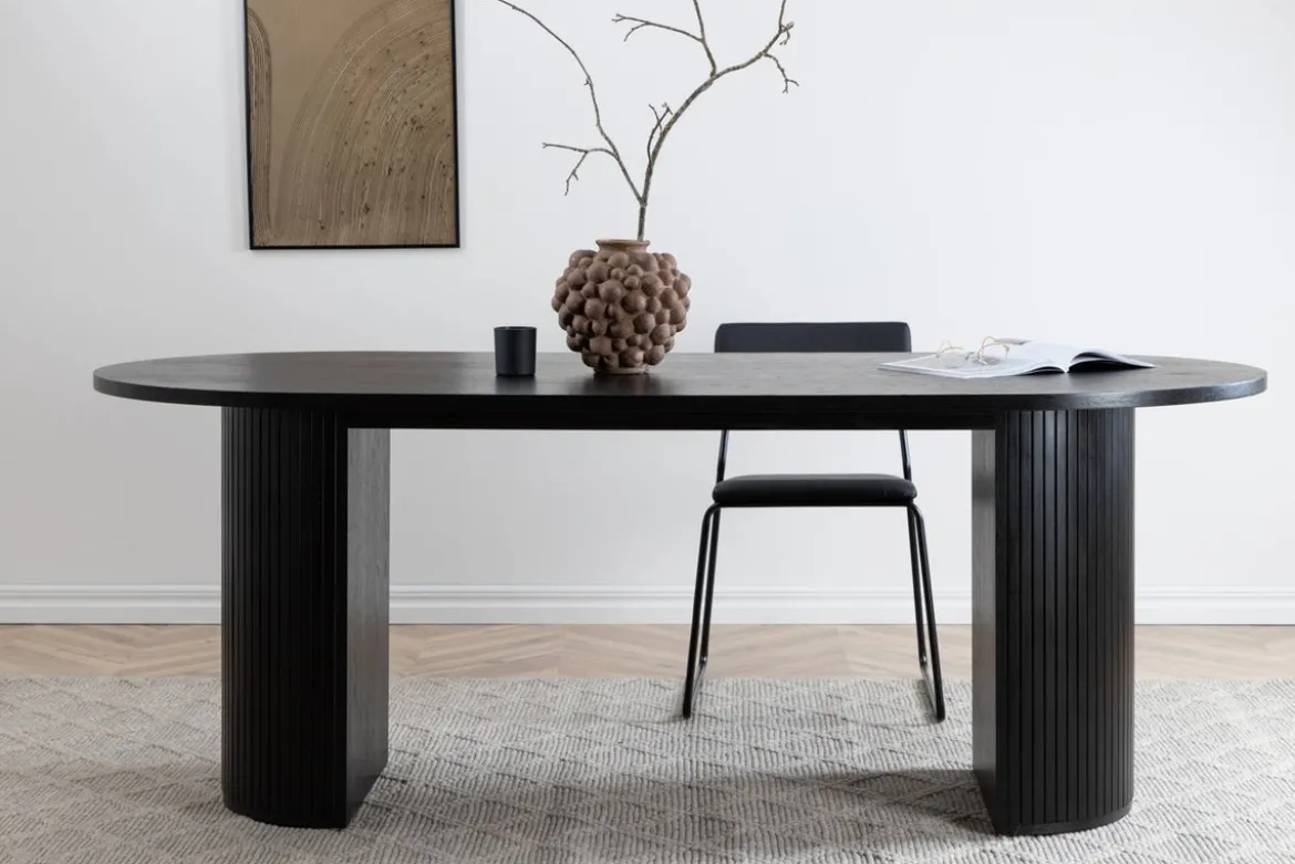 Esstisch Moani - mit robusten Gestell im gerippten Design