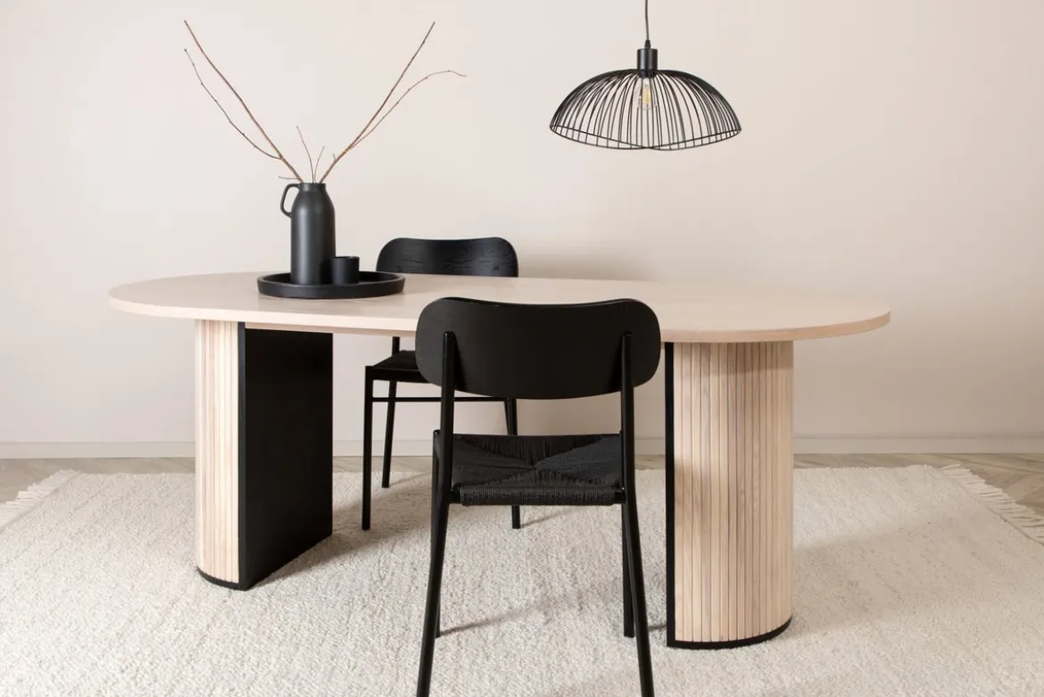Esstisch Moani - mit robusten Gestell im gerippten Design