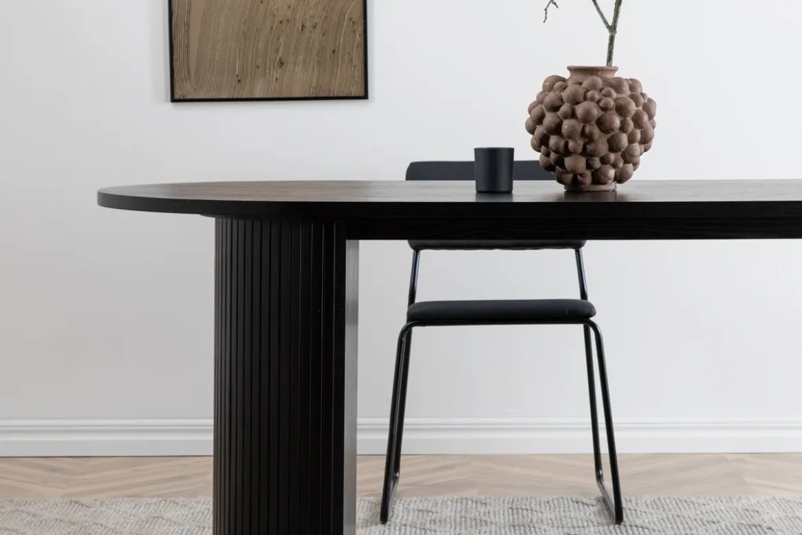 Esstisch Moani - mit robusten Gestell im gerippten Design
