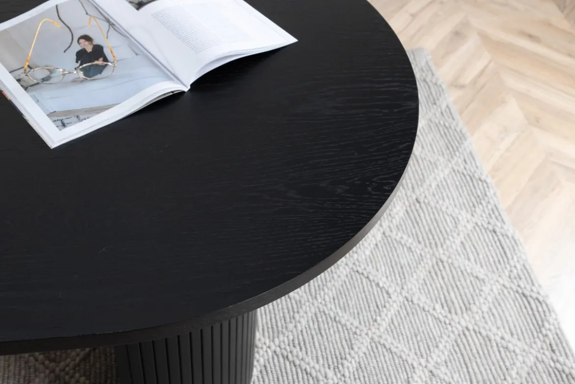 Esstisch Moani - mit robusten Gestell im gerippten Design