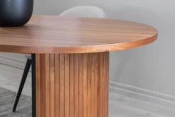 Esstisch Moani - mit robusten Gestell im gerippten Design