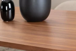 Esstisch Moani - mit robusten Gestell im gerippten Design