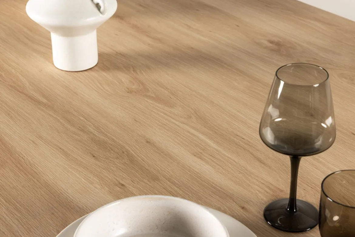 Esstisch Nary - verbindet modernes Design mit zeitloser Eleganz