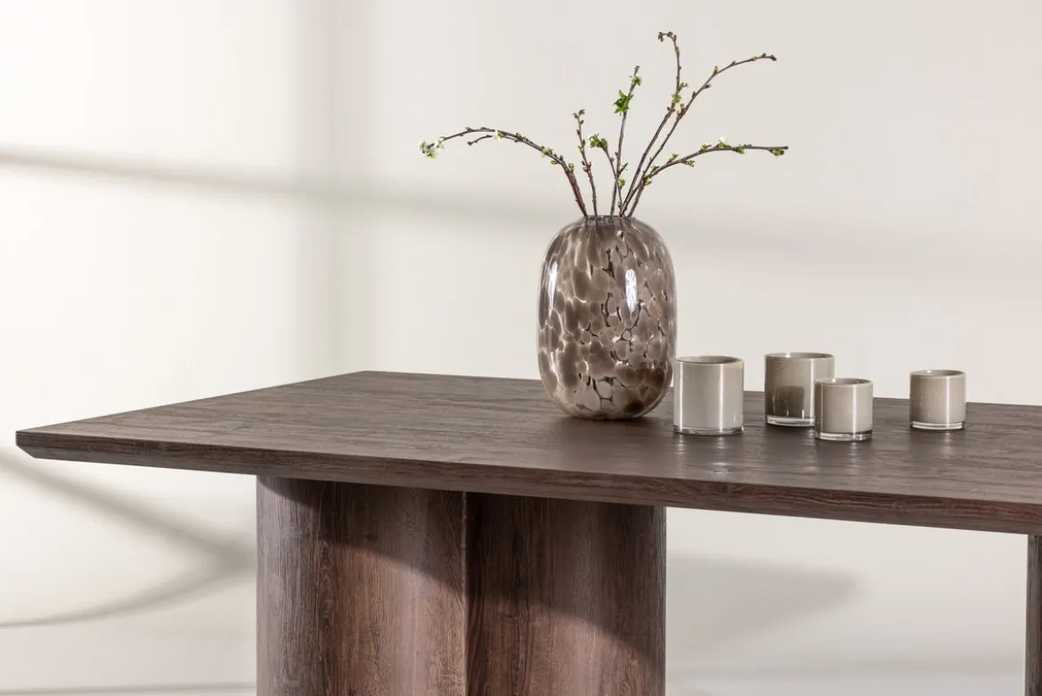 Esstisch Nary - verbindet modernes Design mit zeitloser Eleganz