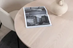 Esstisch Nuvani - mit robusten Gestell im gerippten Design