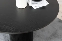 Esstisch Nuvani - mit robusten Gestell im gerippten Design